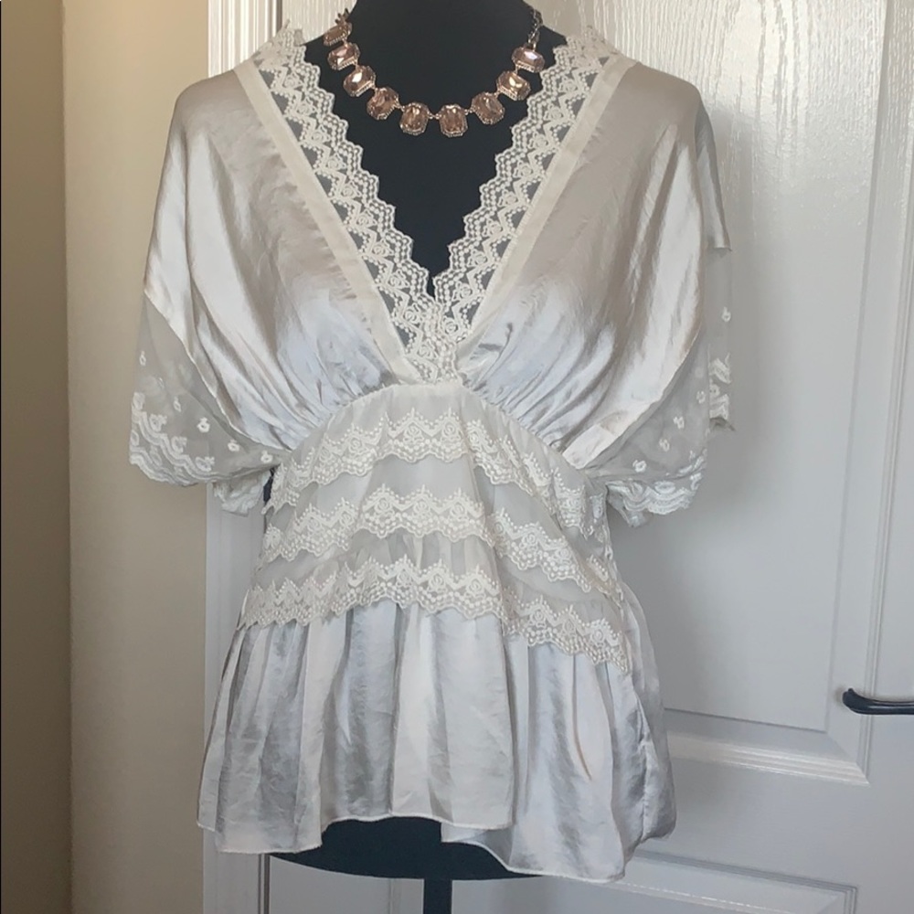 Beautiful beige /tan lace blouse size m